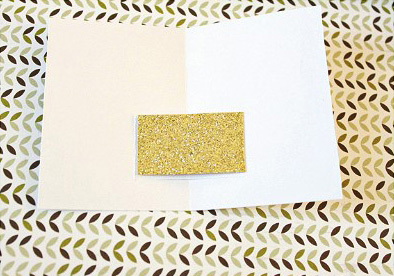 Découpez et collez un rectangle pailleté comme indiqué
