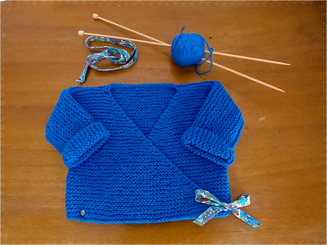 Tricot bleu et crochet
