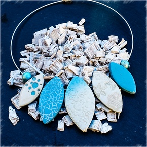 Collier style pierres bleues