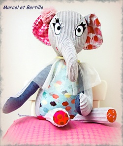 Doudou éléphant rigolo