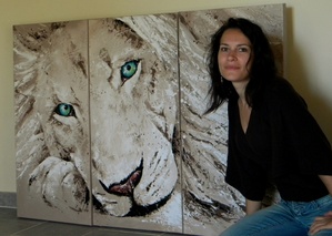 Jessica et une de ses peintures