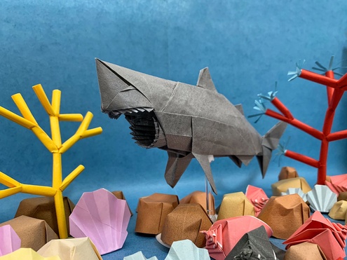 terrifiant requin en origami